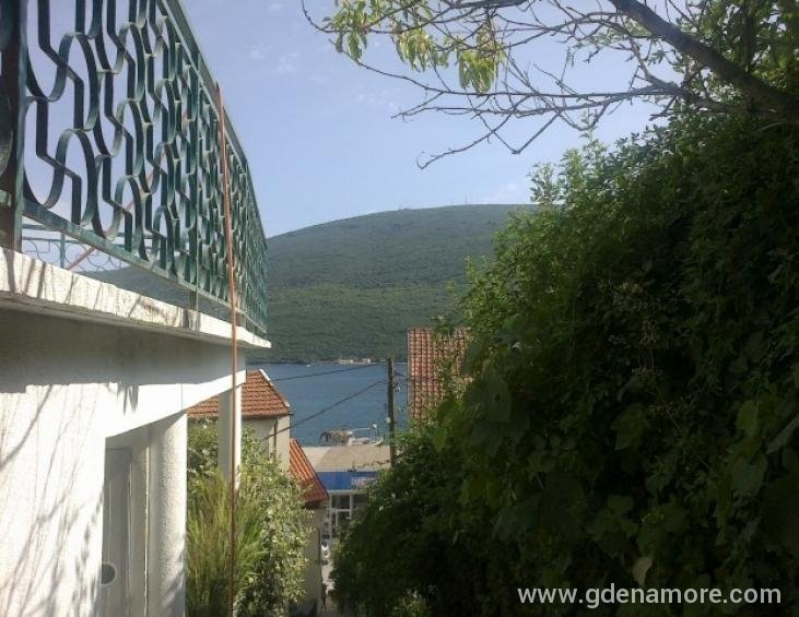 Pogled sa stepenica isped 2a apartmana